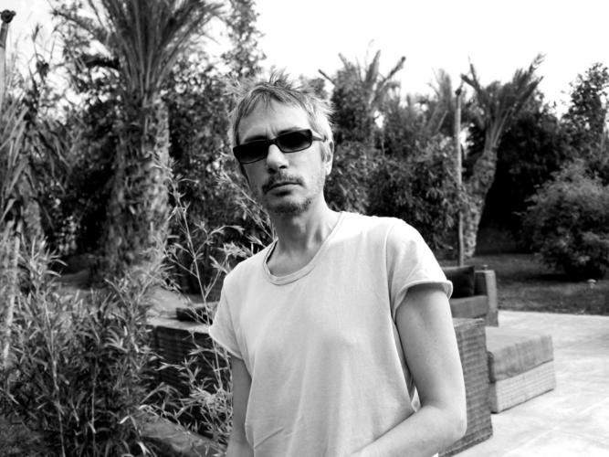 leos carax,Early Life and Career Beginnings