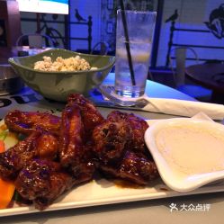 leo’s home of the chicken wings,Menu Variety